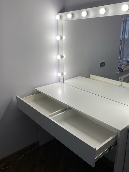 Стіл для візажиста, туалетнмй столик