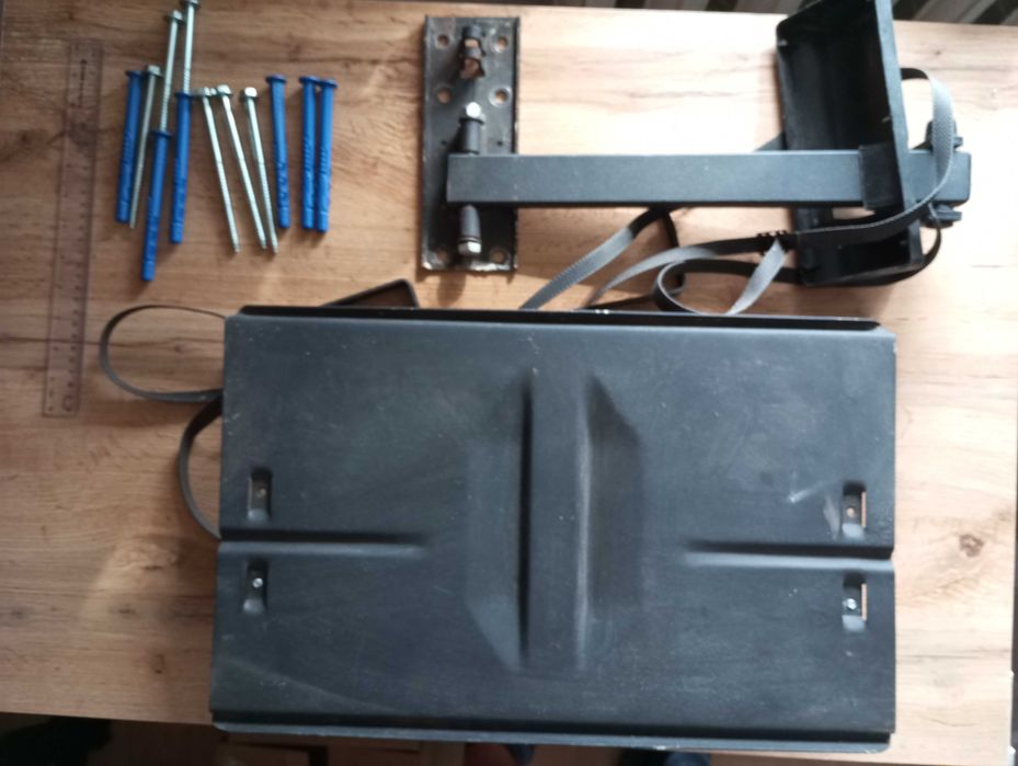 Навісна полиця дуже масивна, товстий металл