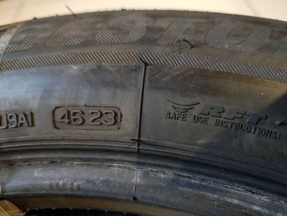 Пара шин б/у 225/60R18 104H RFT Bridgestone Blizzak LM001