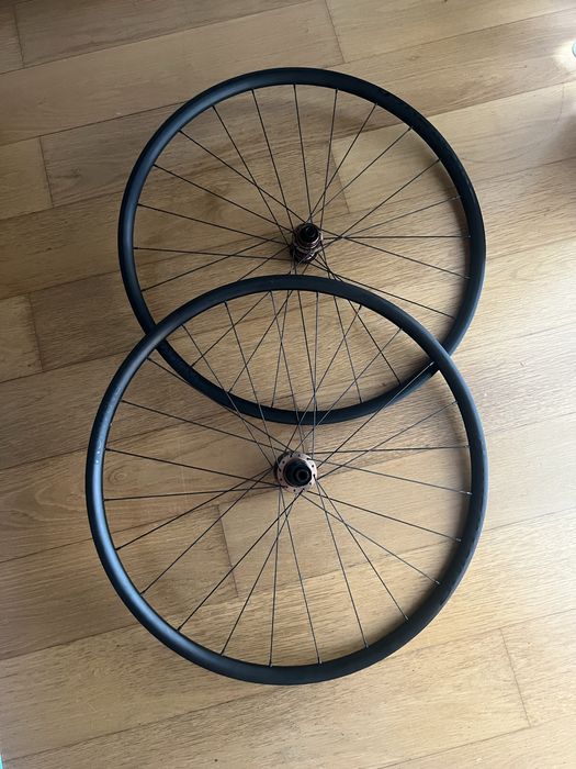 2 rodas novas BONTRAGER PARADIGM SL e 2 pneus