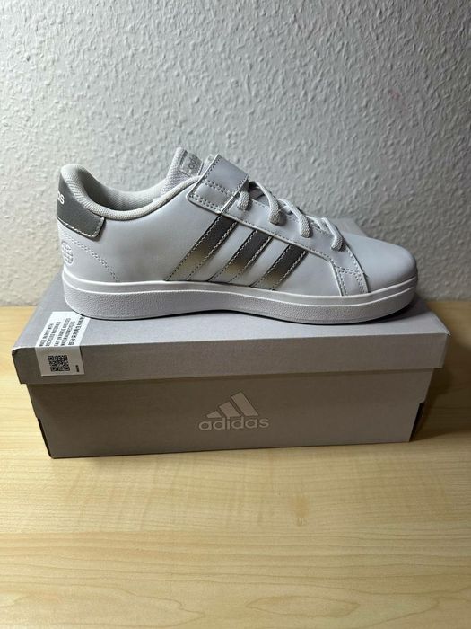 Продам Новые оригинальные кроссовки Adidas 37 размер