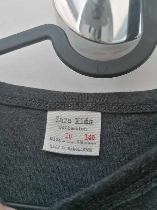 Camisola Cinzenta Escura de Manga Comprida de Rapaz