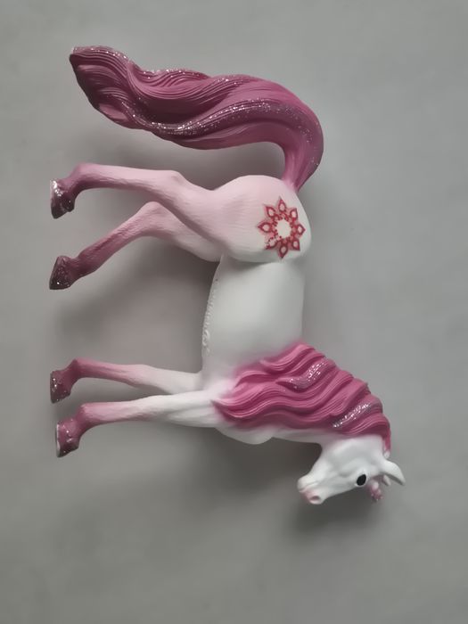 Schleich Bayala jednorożec klacz Mandala