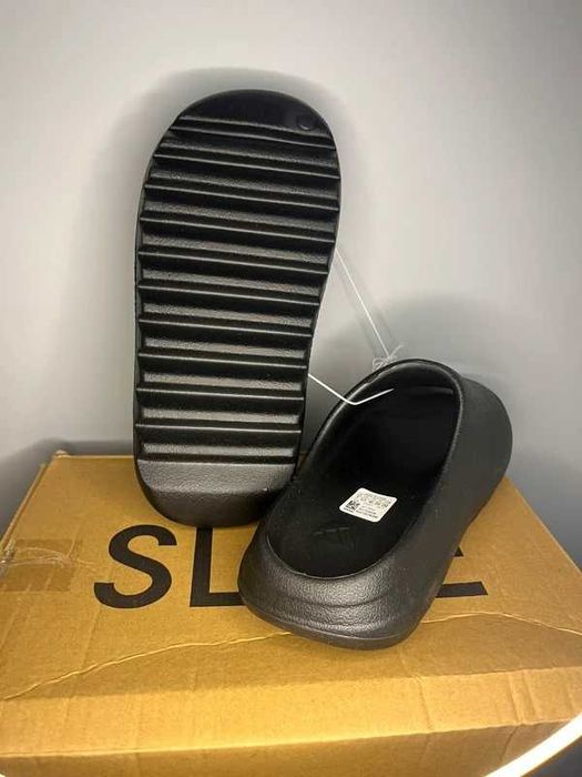 adidas Yeezy Slide .37