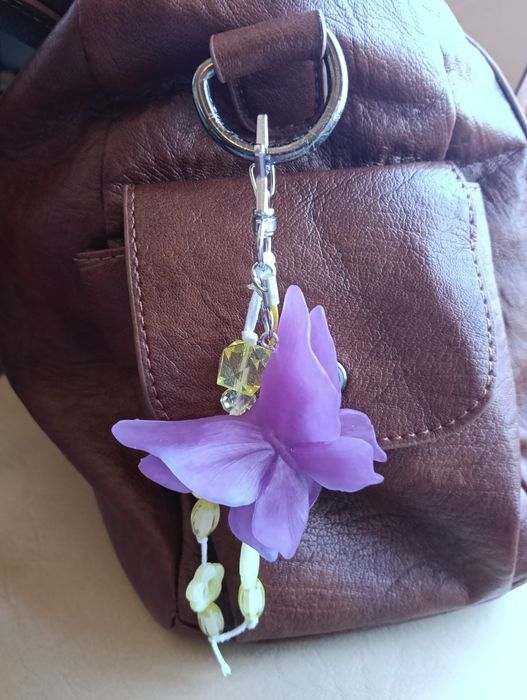 Bag charm artesanal borboleta