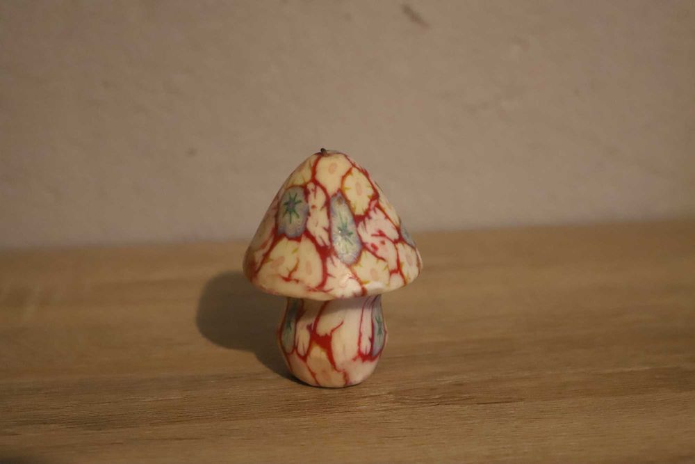 vela forma cogumelo colorida