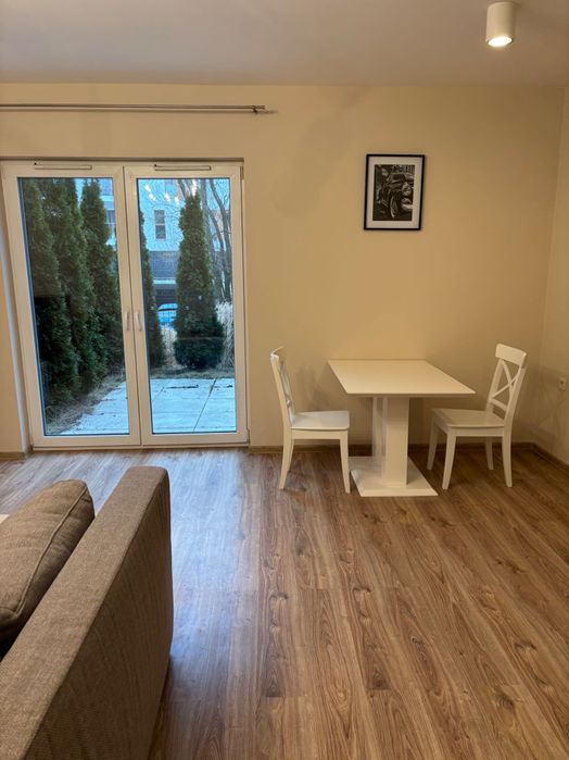 Kawalerka z prywatnym ogródkiem na osiedlu Park Bażantów