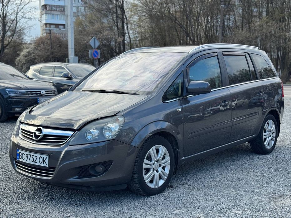 Opel Zafira B 2012