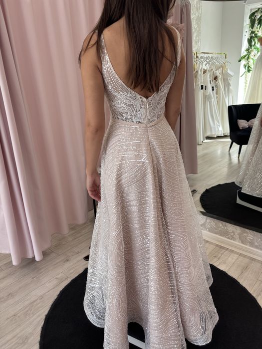 Piekna, nowa zjawiskowa suknia slubna