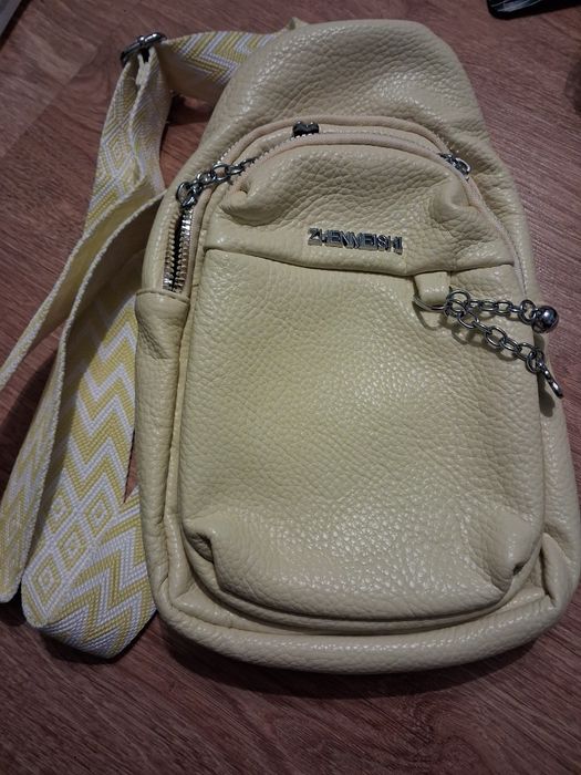 Plecaczek z wisiorkami