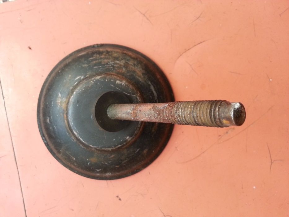 Продам запчастину прижим. Б/У.