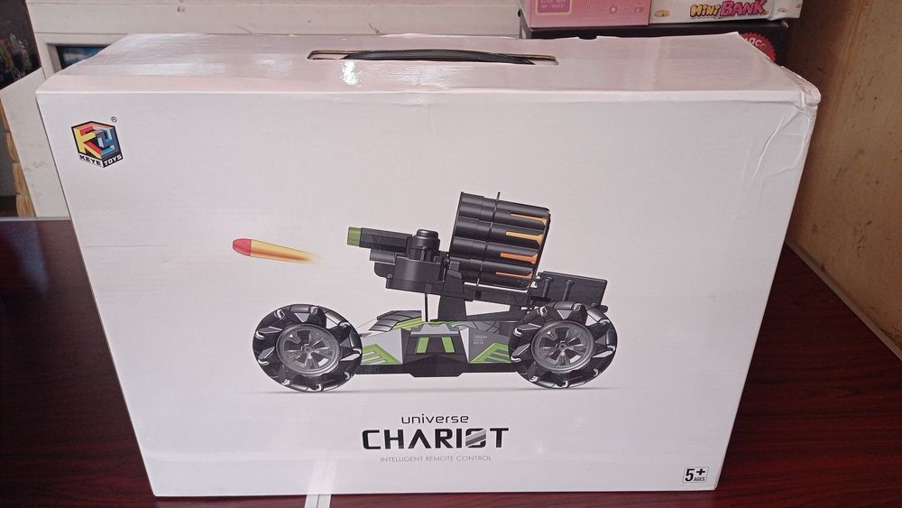 Танк на радіоуправлінні стріляє патронами Universe Chariot 360° пульт