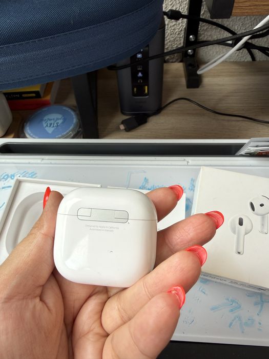 Apple AirPods 4 com ANC - Como Novos - Caixa Original (falta cabo usbc)