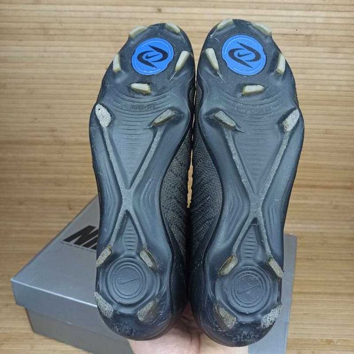 Бутси Nike Phantom Luna II Elite FG Розмір 41 (26 см.)