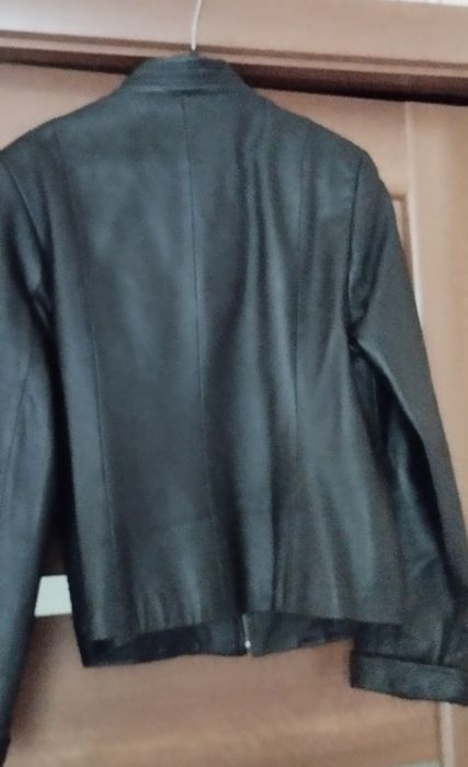 Продаётся кожаный пиджак женский