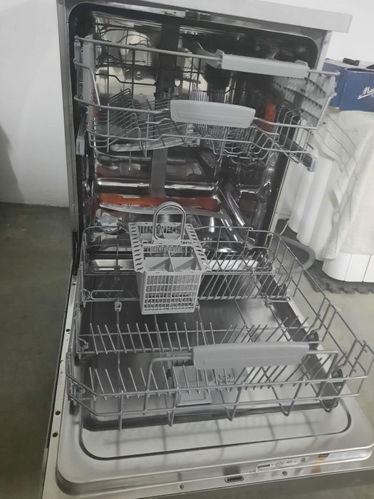 Máquina de Lavar Loiça Hotpoint HFC 3C26 CW X – 14 Conjuntos – Inox – Excelente Estado