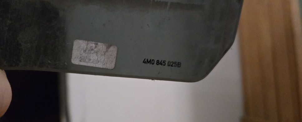 Szyba drzwi lewy tył Audi Q7 4M