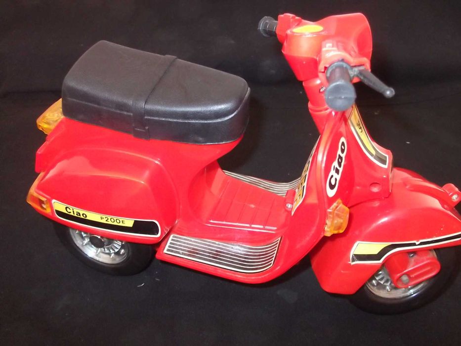 Brinquedo Vintage Scooter Vespa P200E Ciao Anos 80