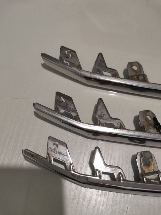 Молдинг хром в решотку фольцваген тигуан