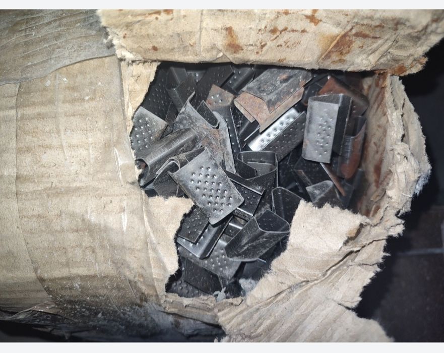 Скоби для стяжної стрічки