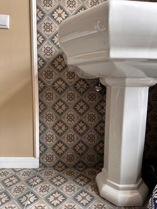 Lavatorio com torneiras incluidas