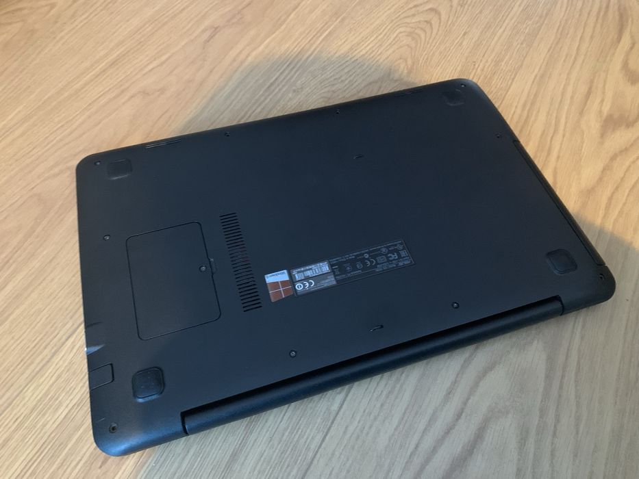 Laptop ASUS R556L