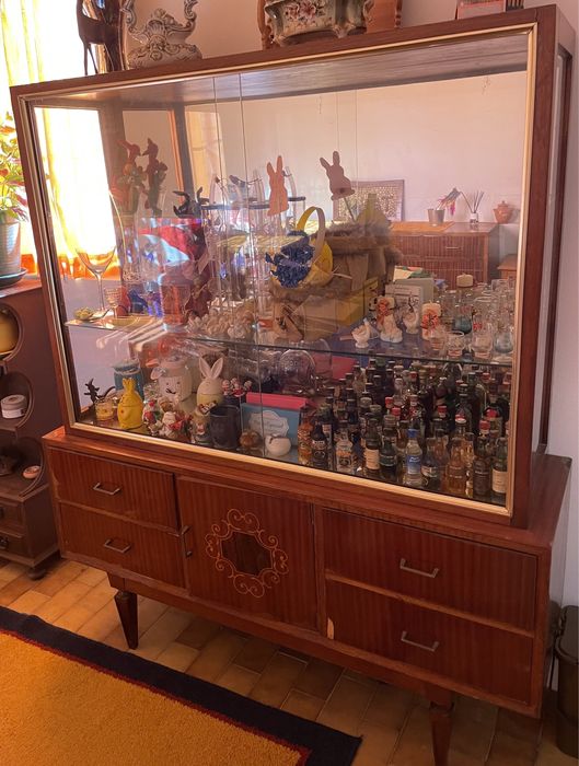 Cristaleira antiga para restauro