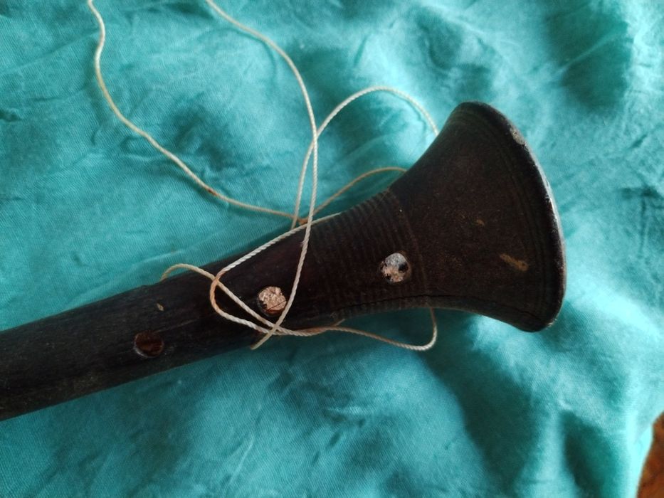 Antiga Flauta em madeira e baqueta