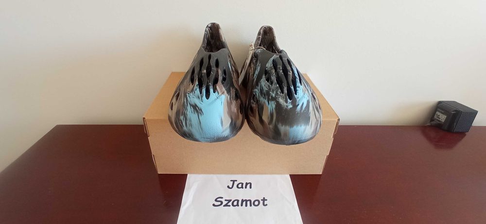 46 Adidas Yeezy Foam Runner MX Cinder (Yzy RNR)