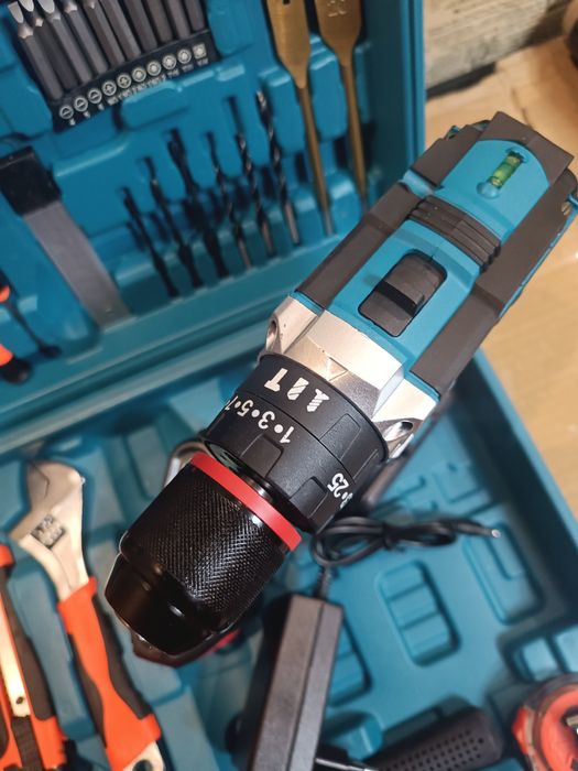 Шуруповерт ударний Makita металлический патрон