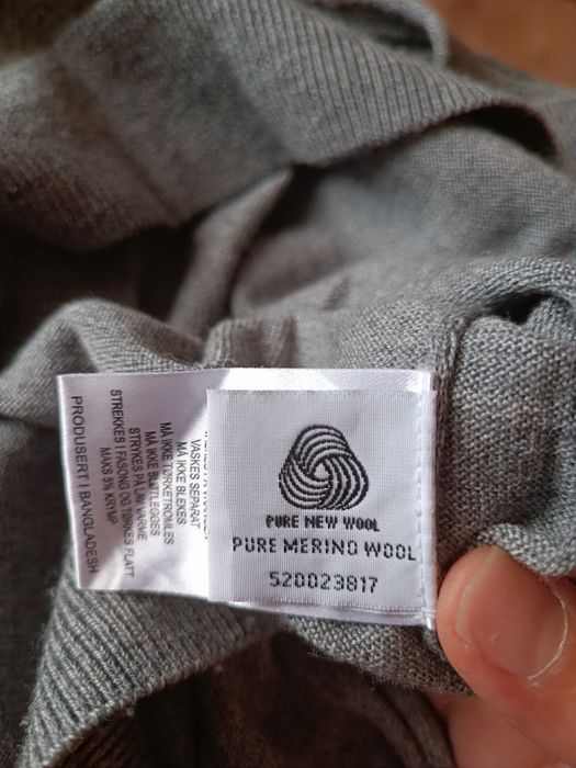Mięciutki wełna merino sweterek Mario Conti