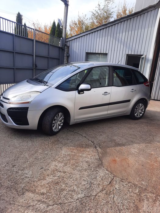 Продам семейное авто