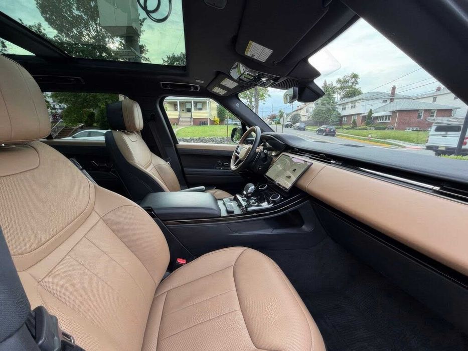 Land Rover Range Rover Sport      2023