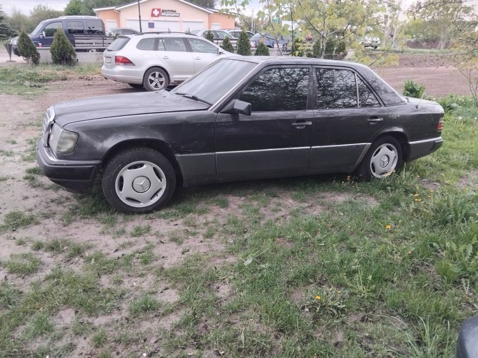 Мерседес 124 2.0 газ/бензин 1992 г.в.