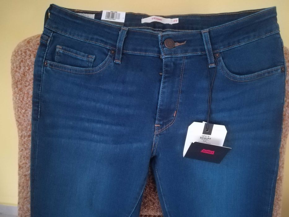 Spodnie damskie Levis. Nowe.