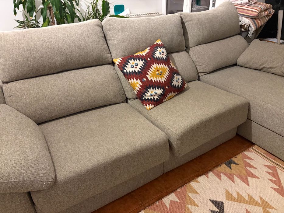 Sofá  4 lugares com chaise longe