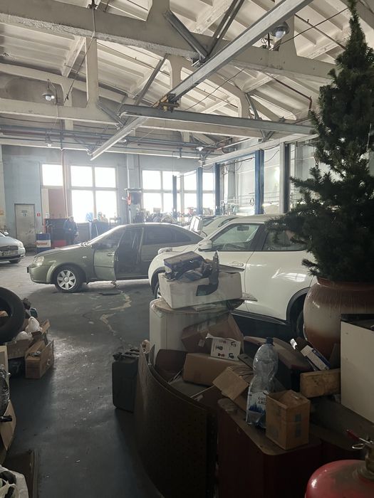 Нежитлова комерційна будівля