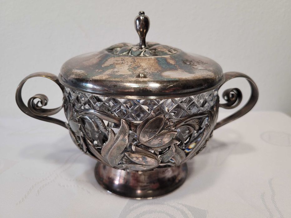 Stara cukiernica z epoki PRL, Hefra tulipany