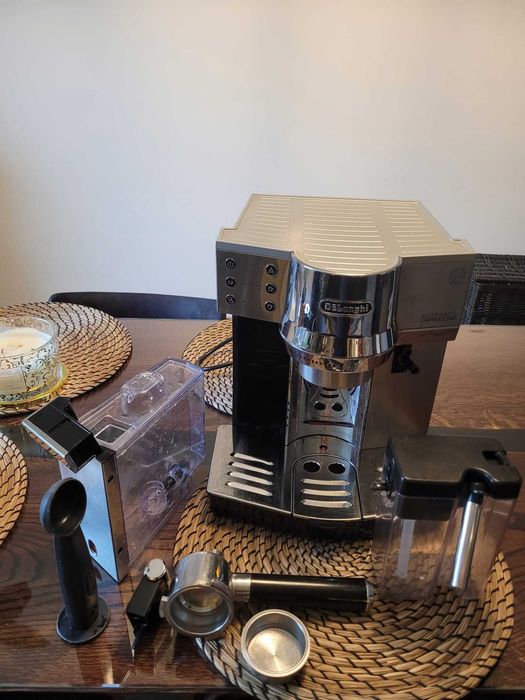 Ekspres kolbowy DeLonghi Automatic Cappuccino. EC 850.M