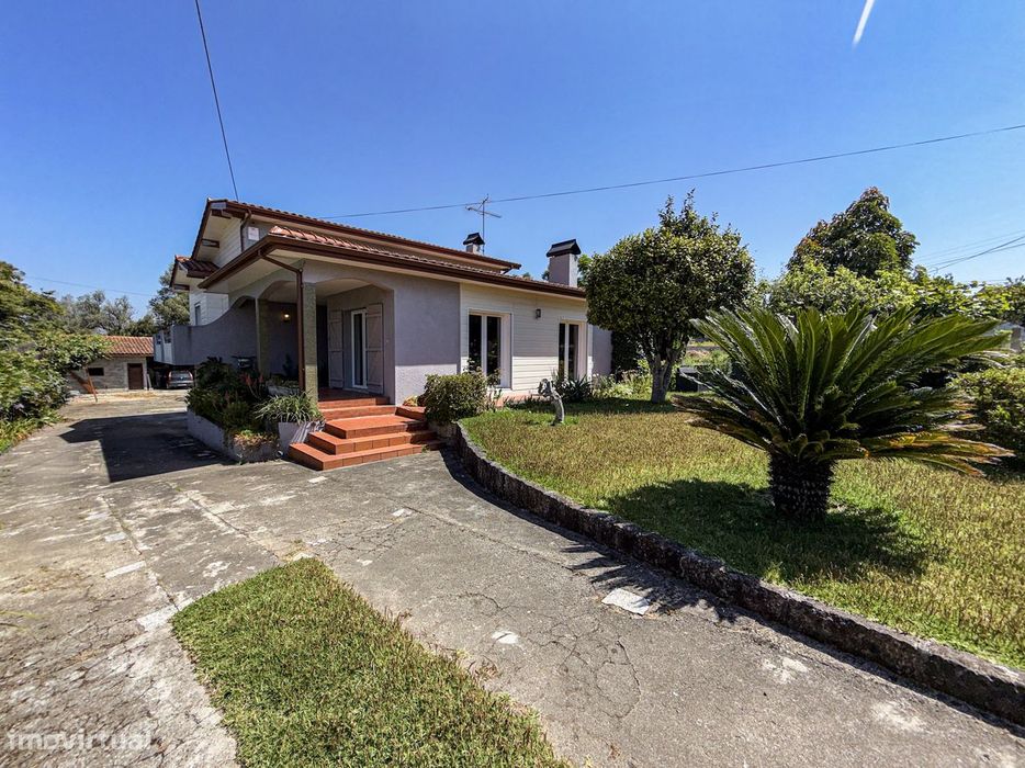 Moradia T3 com Jardim e Garagem em Viana
