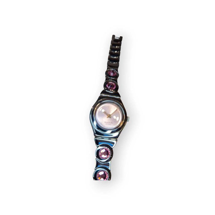 Relógio Swatch Feminino – Bracelete Metálica com Cristais Lilás