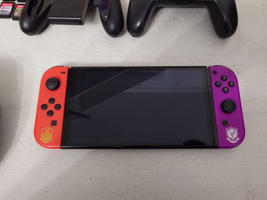 Nintendo Switch OLED – Edição Scarlet & Violet + Extras + 4 Jogos