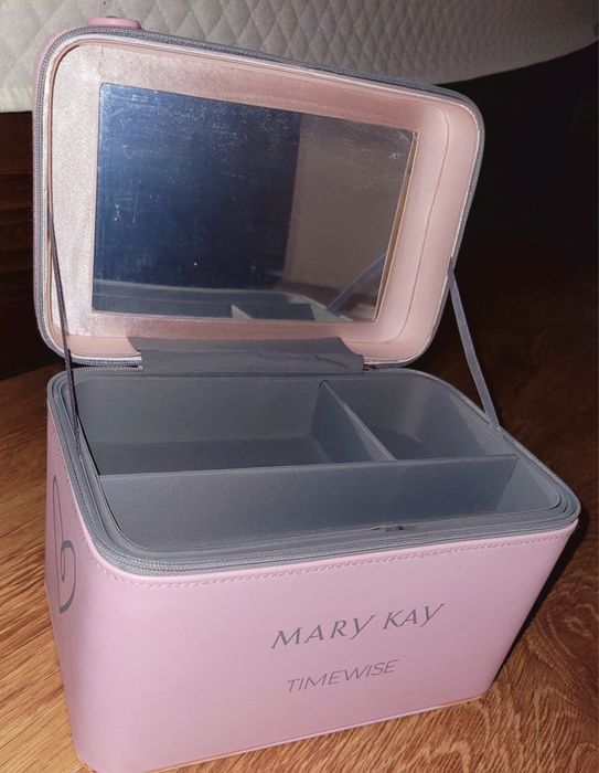 Продам шкатулку для прикрас фірми Mary Kay