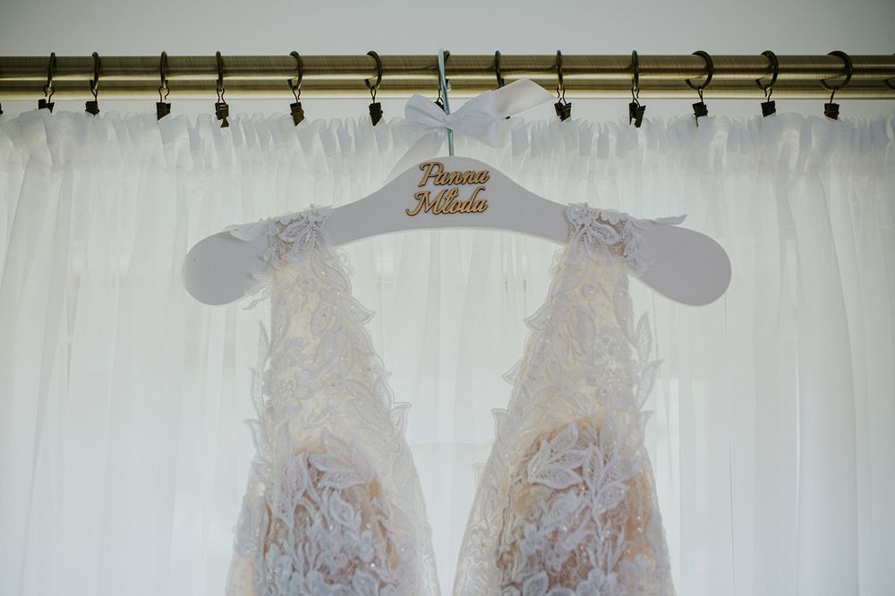 Piękna suknia ślubna litera A