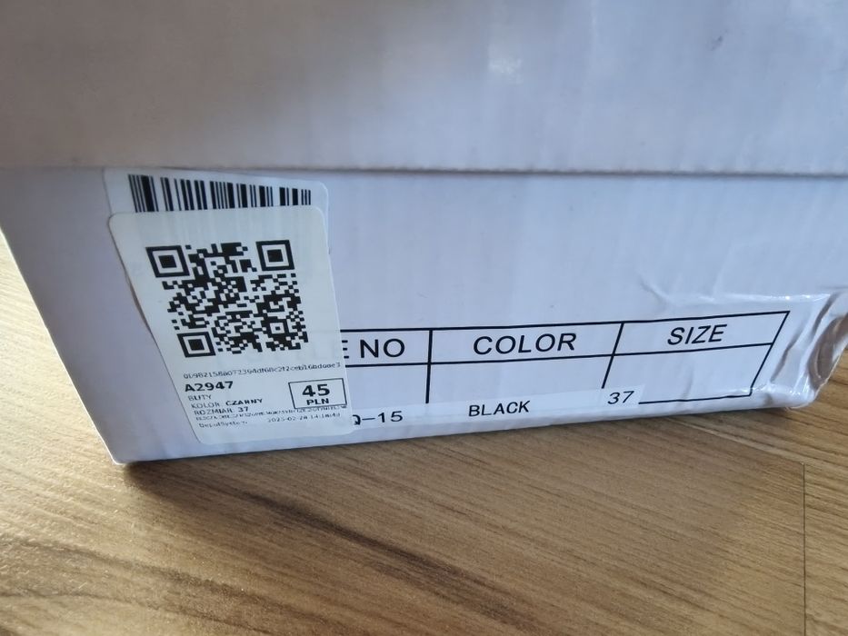 Buty mokasyny na małej koturnie