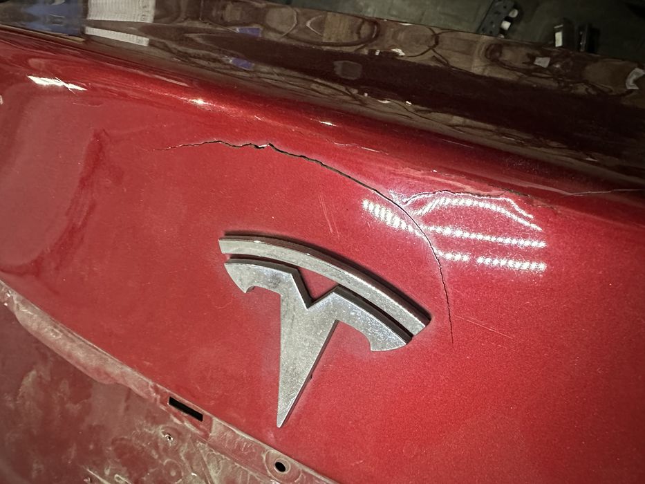 Ляда Tesla Model s