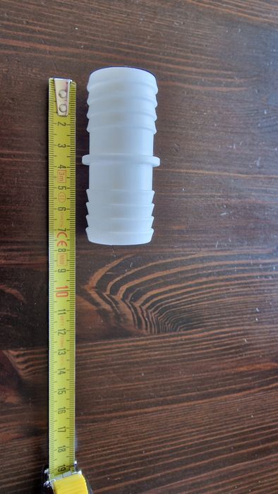 Dwie złączki do węży basenowych 32 mm z zaciskami mocującymi