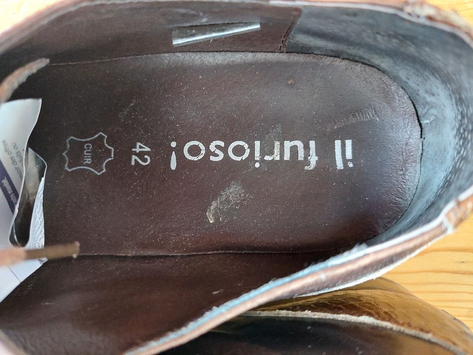 Sapatos de atacadores