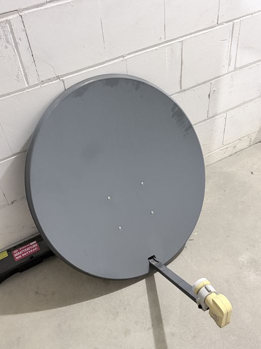 Antena satelitarna