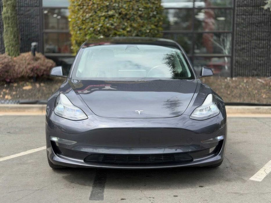 Tesla Model 3 Long Range      2022